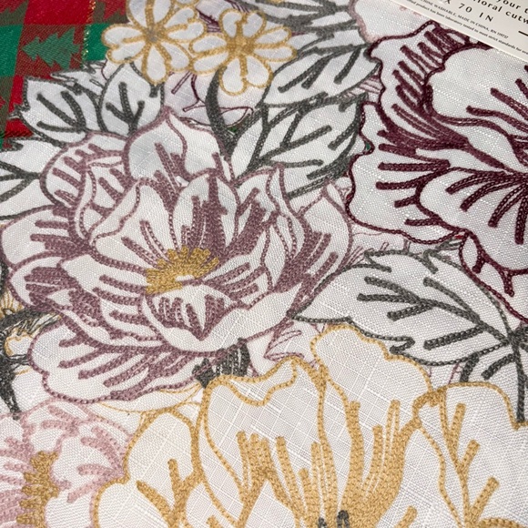 The little cottage table runner embroidered cutwork - Picture 5 of 8